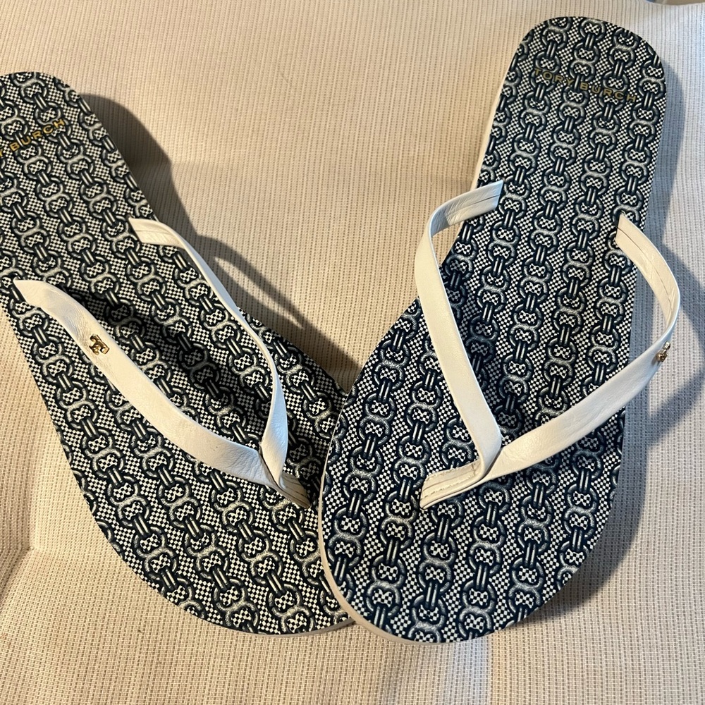 Beautiful Tory Burch slides featuring white leather straps.